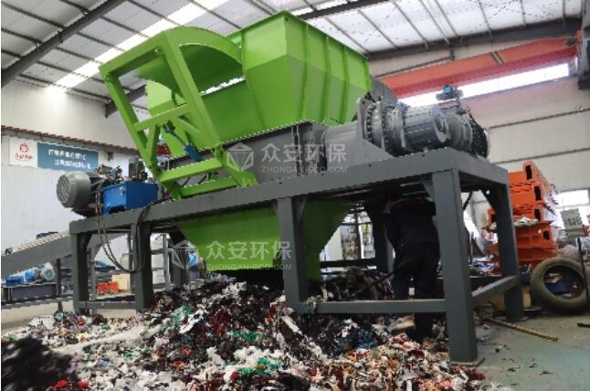 工業(yè)垃圾破碎機(jī).jpg